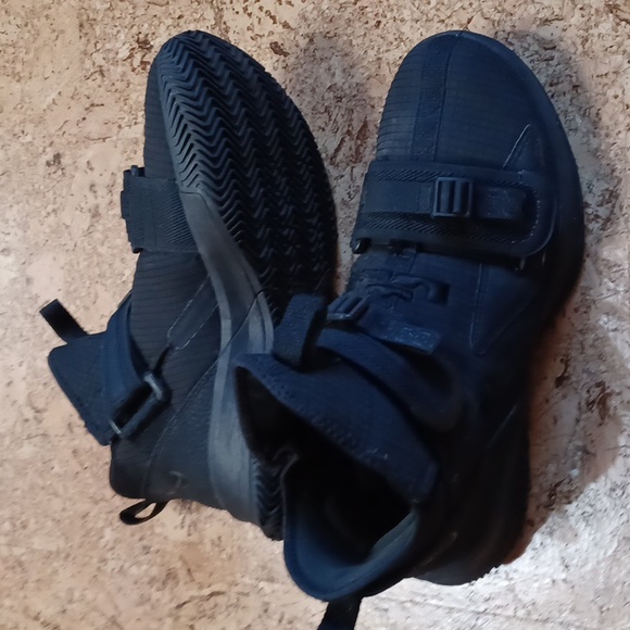 Nike Men's LeBron Soldier 13 SFG Blackout Athletic Shoes Size 8.5 - Picture 2 of 11